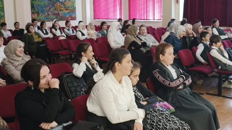 В школе г. Малгобек состоялся показ спектакля "Современные дела" 0