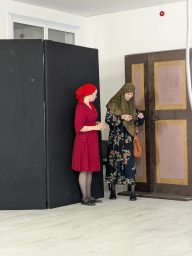 В Доме ветеранов с.Сурхахи артисты Молодежного театра показали спектакль "Хьамсара нус" 1
