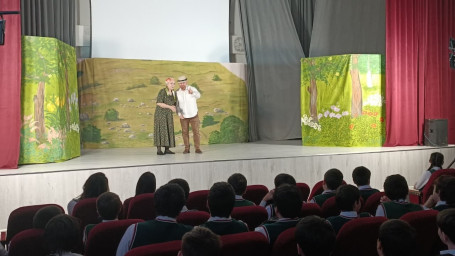 Показ спектакля ""Современни гIулакхаш" ("Современные дела") для учащихся СОШ № 19 1