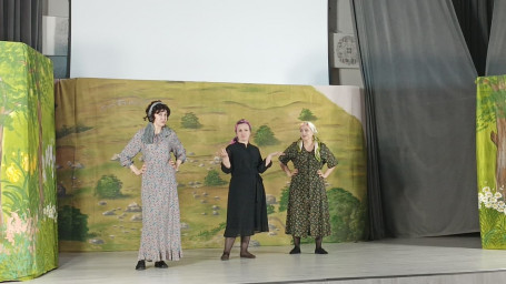 Показ спектакля ""Современни гIулакхаш" ("Современные дела") для учащихся СОШ № 19 0