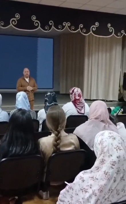 Для студентов пожарно-спасательного колледжа г.Сунжа был показан спектакль "Нравы отцов".